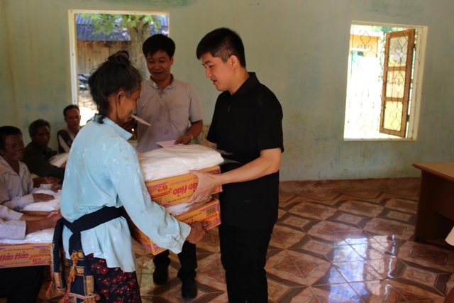 Caritas Hưng Hóa thăm và tặng quà bệnh nhân phong