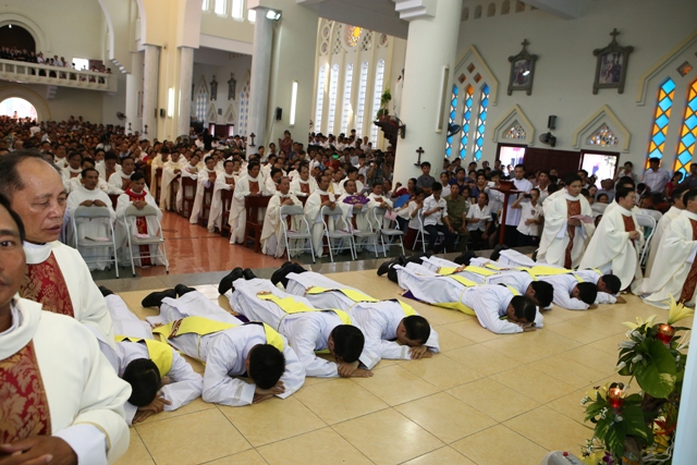 Thánh lễ Truyền chức linh mục tại Giáo phận Hưng Hóa