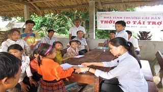 Caritas Hưng Hóa: Tổng kết chương trình học bổng cho học sinh, sinh viên nghèo, khuyết tật năm học 2014-2015