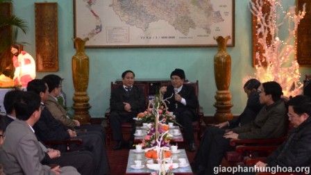 Chính quyền tỉnh Lai Châu đến thăm và làm việc với Tòa Giám Mục Hưng Hóa