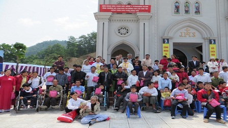 Đại lễ Kính Lòng Thương Xót Chúa tại giáo xứ Hòa Bình.