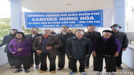 Caritas Hưng Hóa: Mổ mắt miễn phí cho người dân nghèo tại bệnh viện đa khoa huyện Cẩm Khê, tỉnh Phú Thọ.