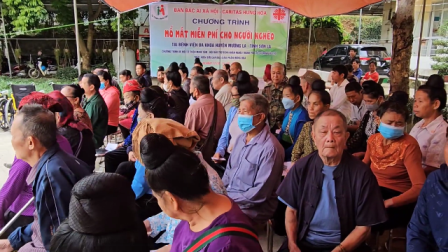 Mang ánh sáng và niềm vui đến cho người nghèo ở huyện Mường La, tỉnh Sơn La