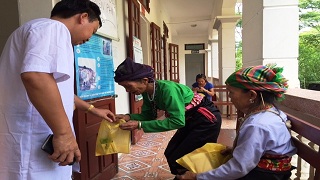Khám bệnh và cấp thuốc miễn phí tại Tân Pheo, Đà Bắc, Hòa Bình